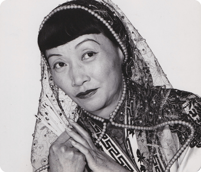 Эротикалық жас ханымдар